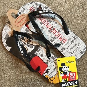 New!  Disney Never worn with tags Size 9/10M Mickey Mouse 90th flip flops.